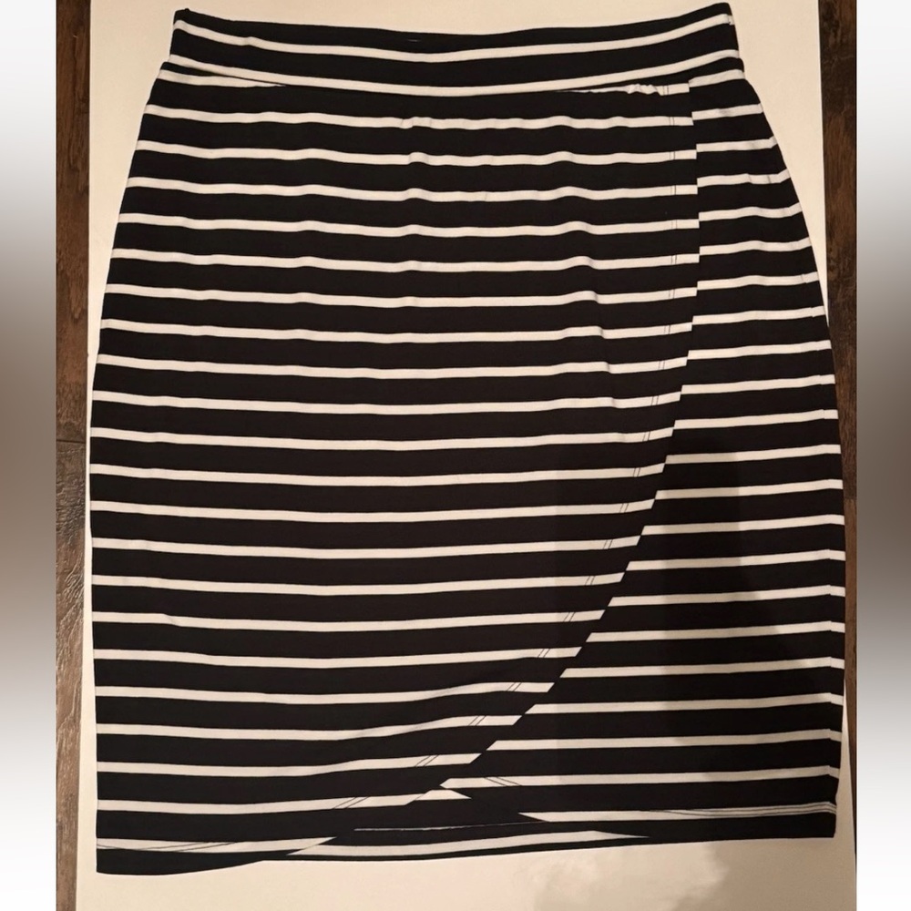 Tommy Bahama Portside Stripe Short Skirt Women's Small Black White NWOT